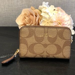 NWT COACH ZIP AROUND CARD AND COIN CASE